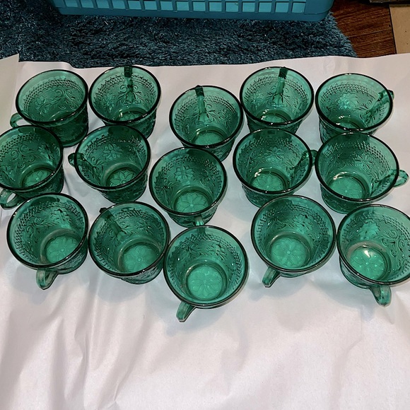 Vintage Tiara Emerald Pressed Glass Small Teacups - Picture 3 of 15
